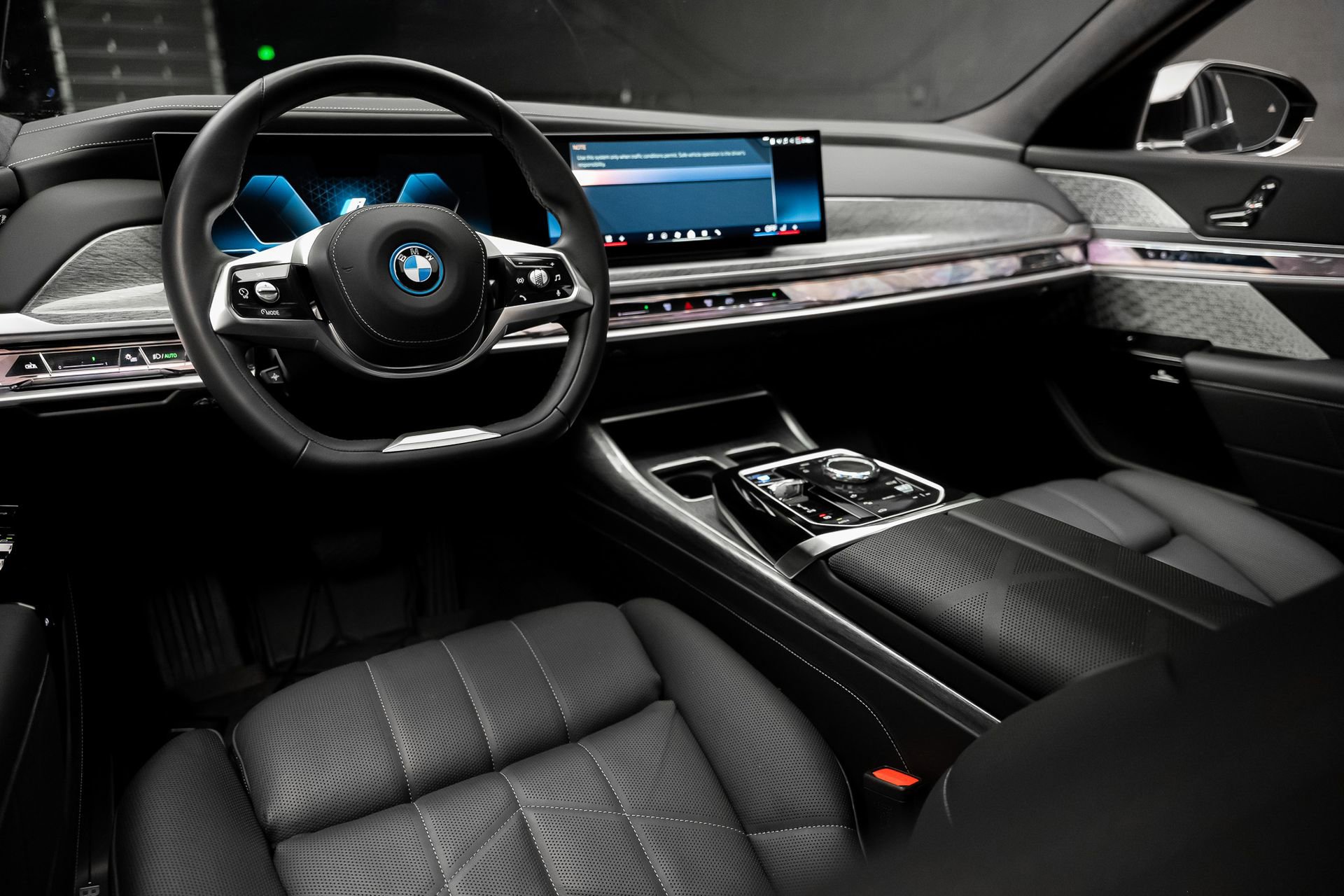 Used 2024 BMW i7 xDrive60 w/ Executive Package image 2