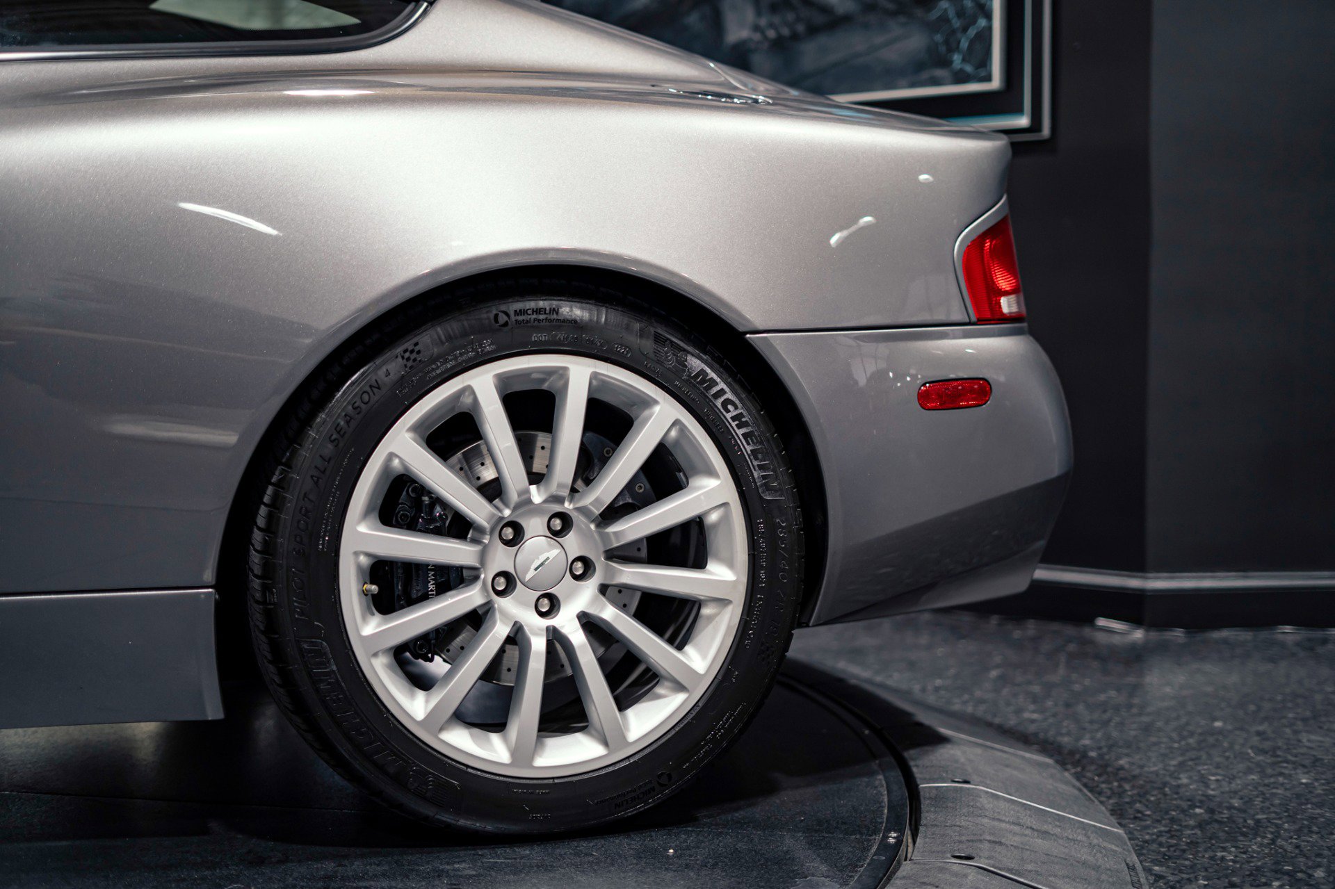 Used 2003 Aston Martin Vanquish RWD image 14