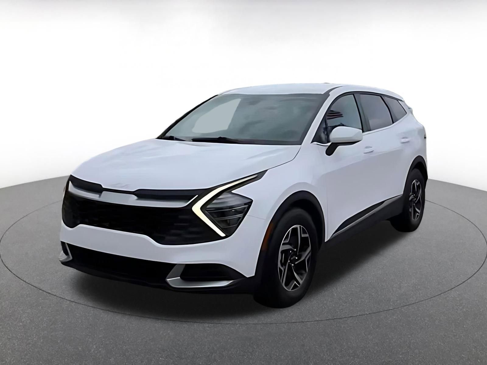 Used 2025 Kia Sportage LX image 11