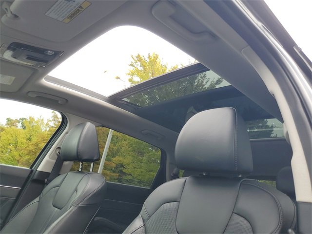 Certified 2025 Kia Sorento SX image 15