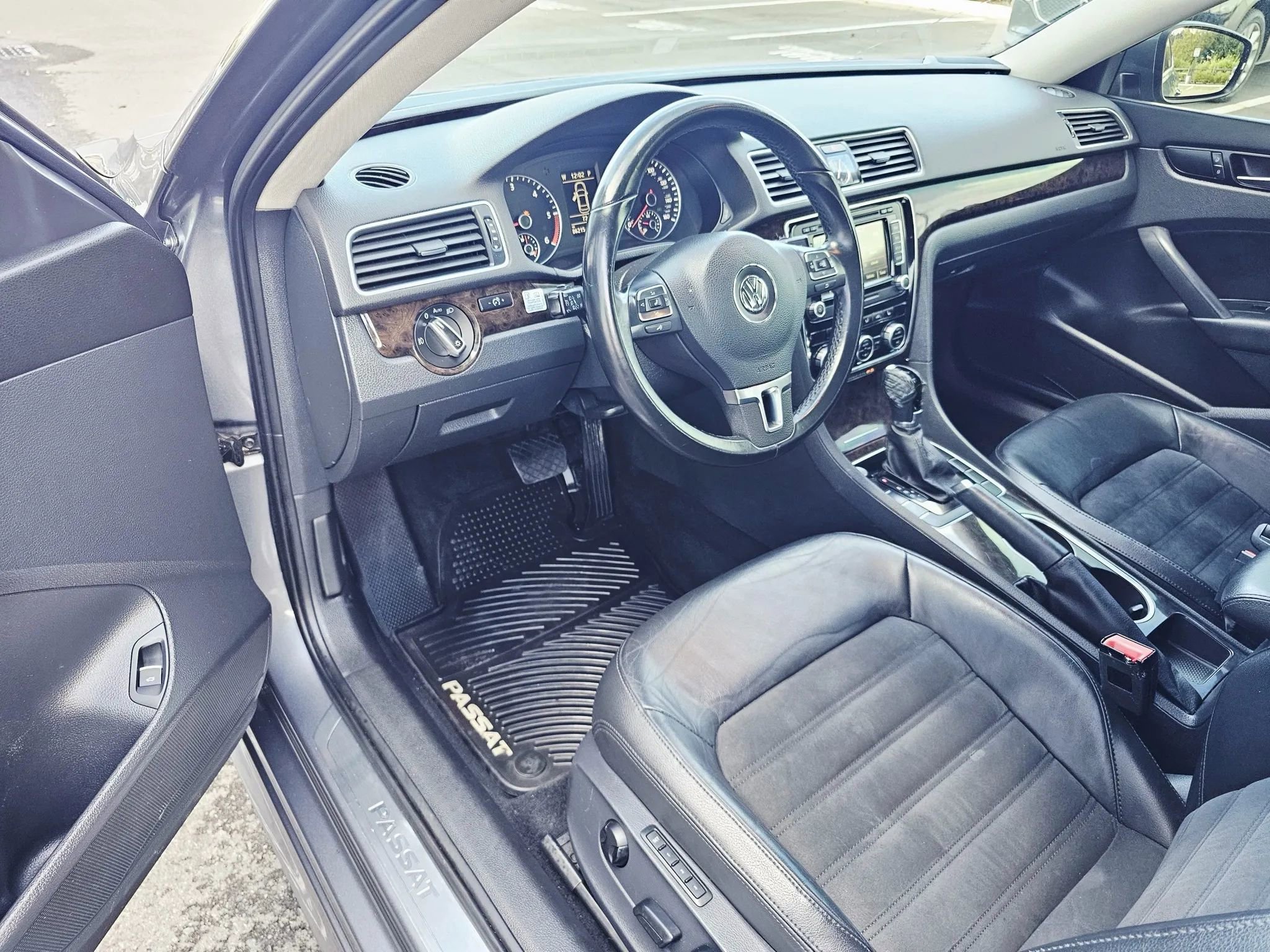 Used 2014 Volkswagen Passat TDI SEL Premium image 9