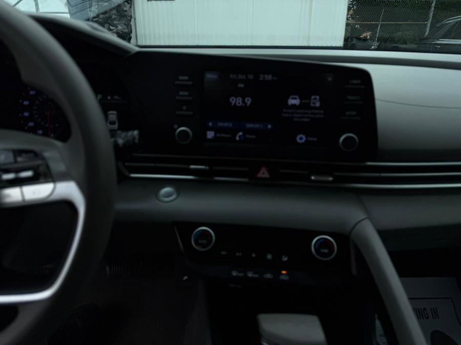Used 2023 Hyundai Elantra SEL image 14