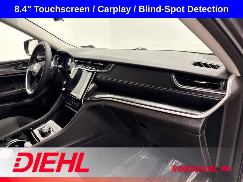 Used 2023 Jeep Grand Cherokee Laredo AWD/4WD image 15