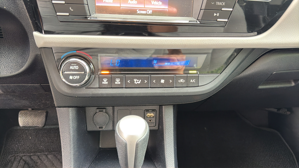 Used 2014 Toyota Corolla LE w/ Body Protection Package FWD image 24