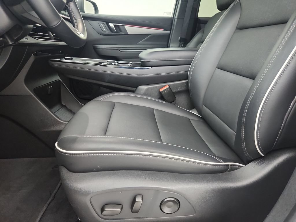 Used 2025 Buick Enclave Preferred FWD image 22