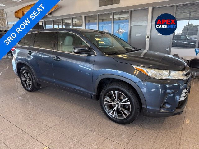 Used 2017 Toyota Highlander LE w/ Carpet Mat Package FWD image 1