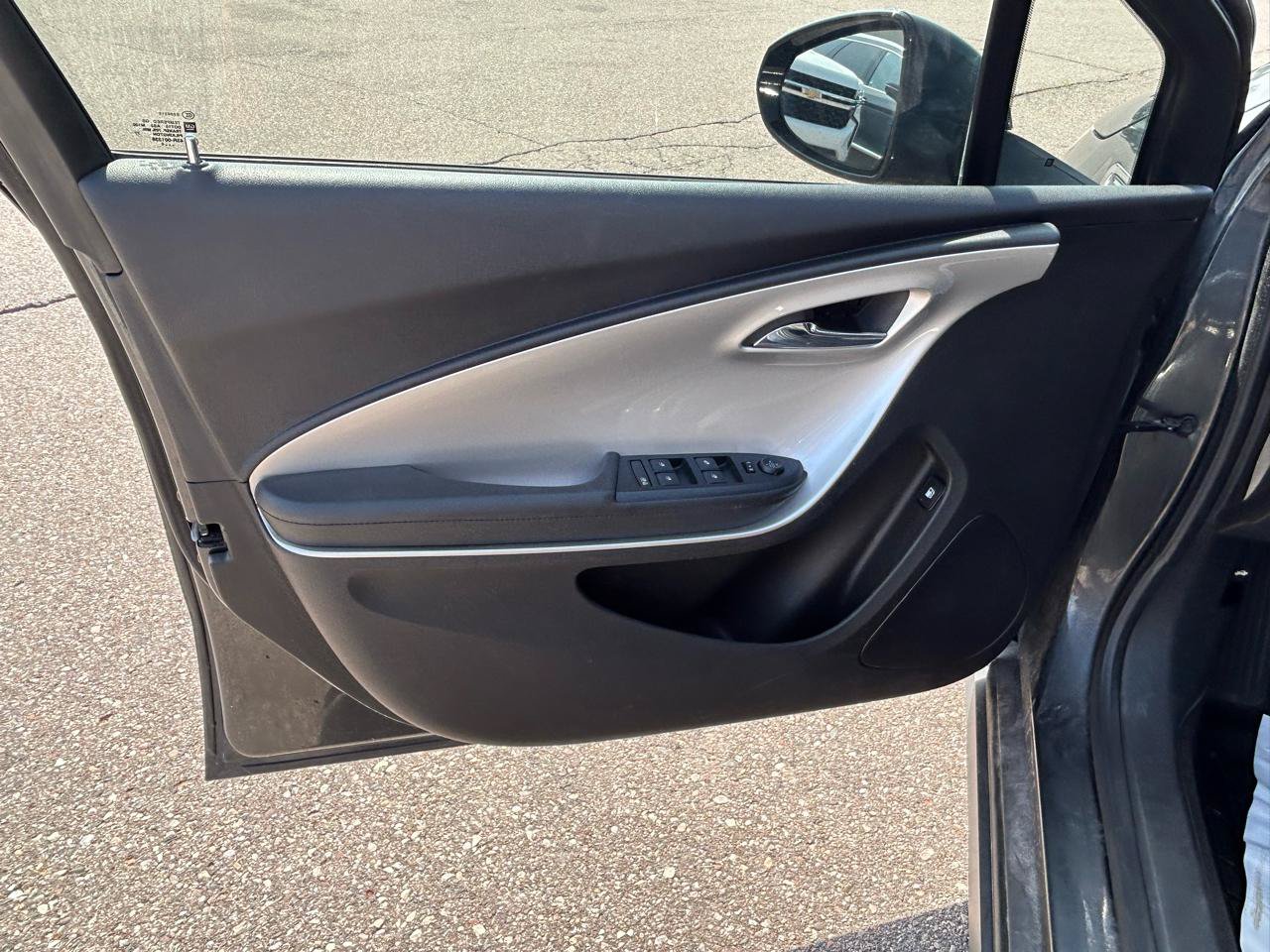 Used 2014 Chevrolet Volt FWD image 14