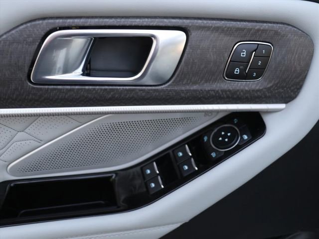 Used 2025 Ford Explorer Platinum w/ LUX Leather Package image 17