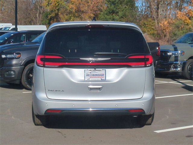 New 2026 Chrysler Pacifica Select image 12