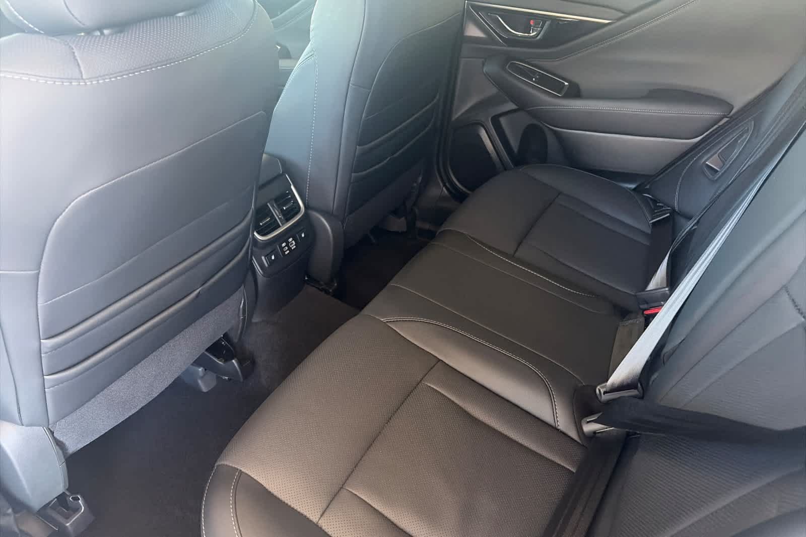 Certified 2025 Subaru Outback Limited AWD/4WD image 4