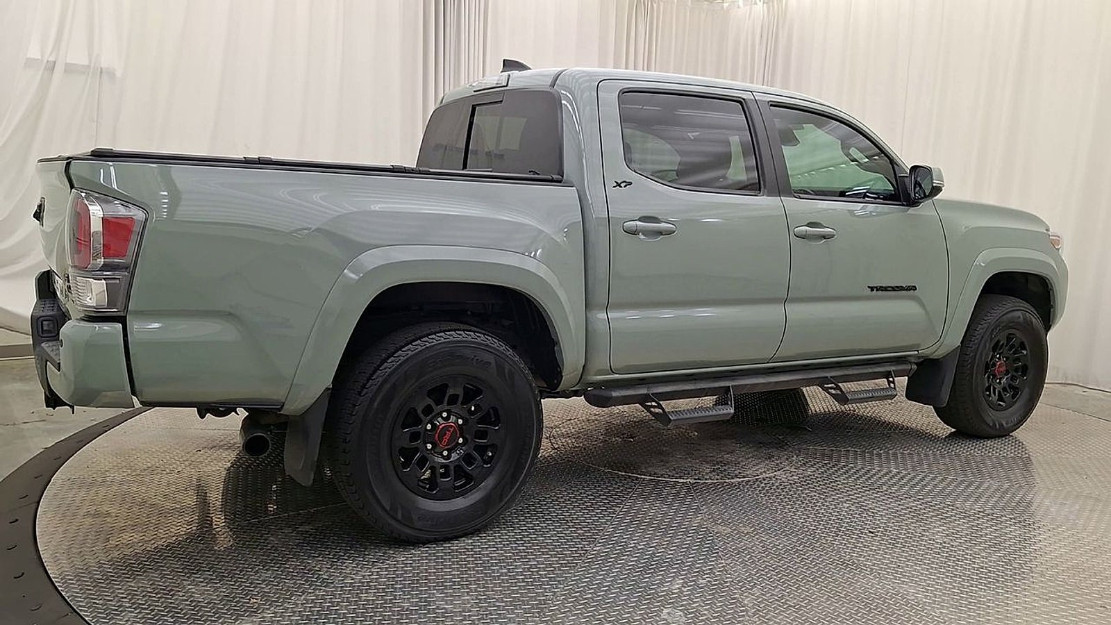 Used 2022 Toyota Tacoma TRD Sport w/ Technology Package AWD/4WD image 6