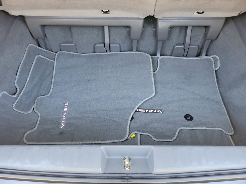 Used 2020 Toyota Sienna XLE w/ XLE Navigation Package FWD image 12