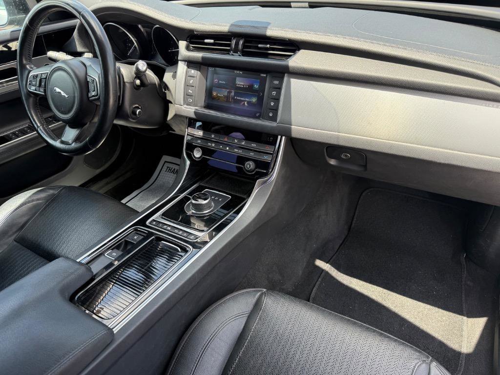 Used 2017 Jaguar XF Prestige RWD image 16