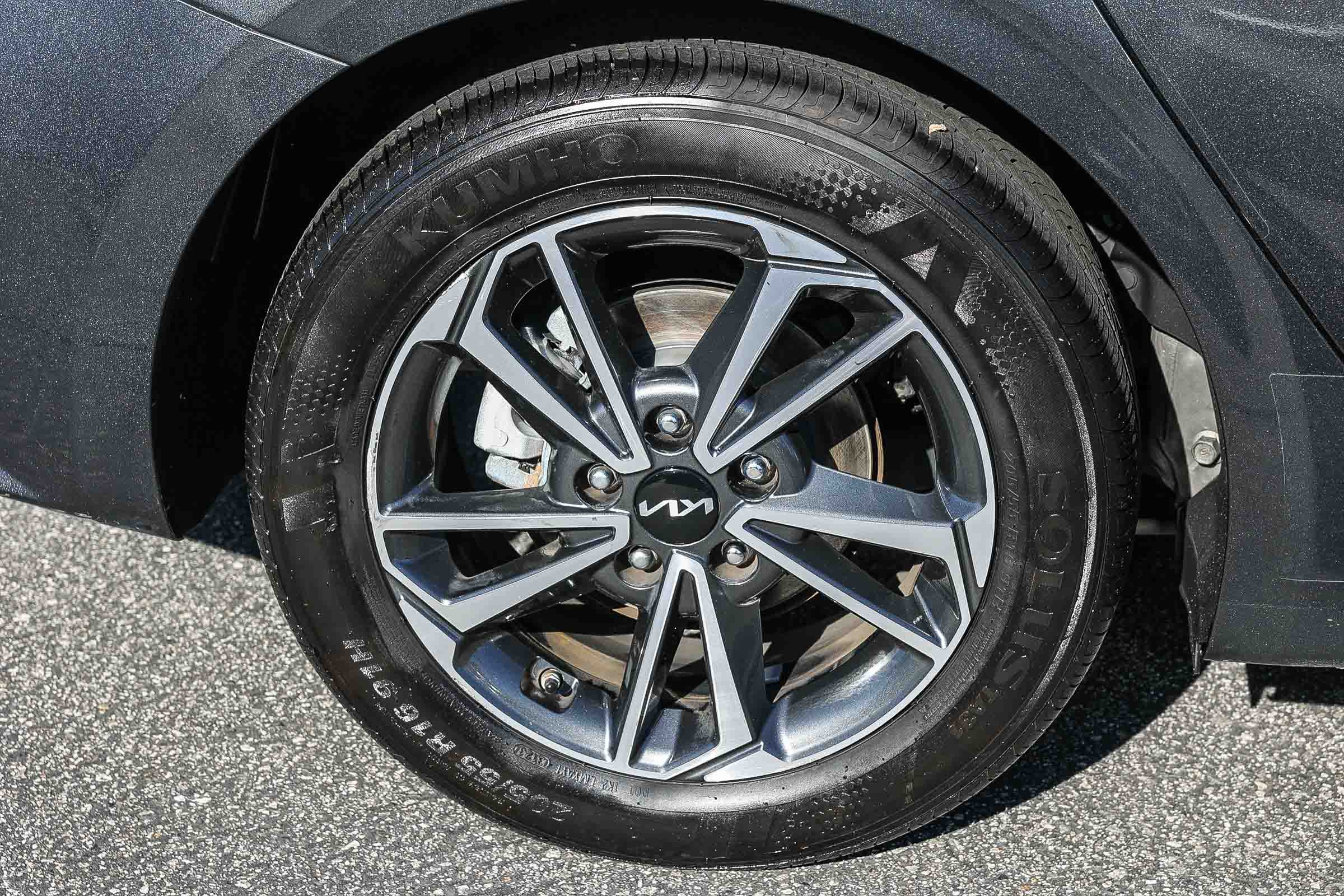 Used 2022 Kia Forte LXS image 11