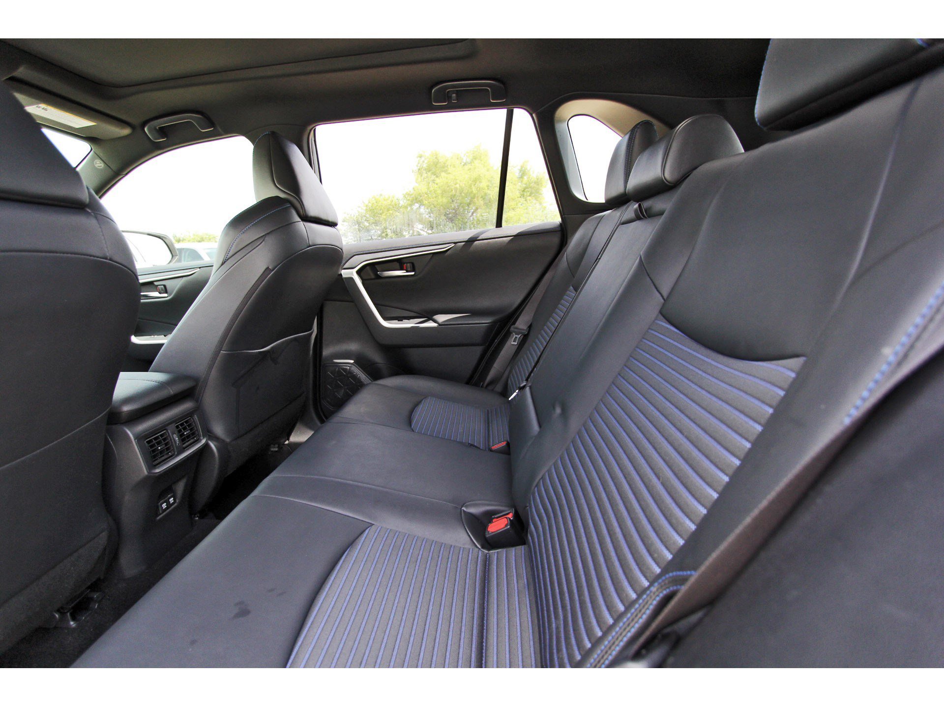 Used 2019 Toyota RAV4 XSE AWD/4WD image 31
