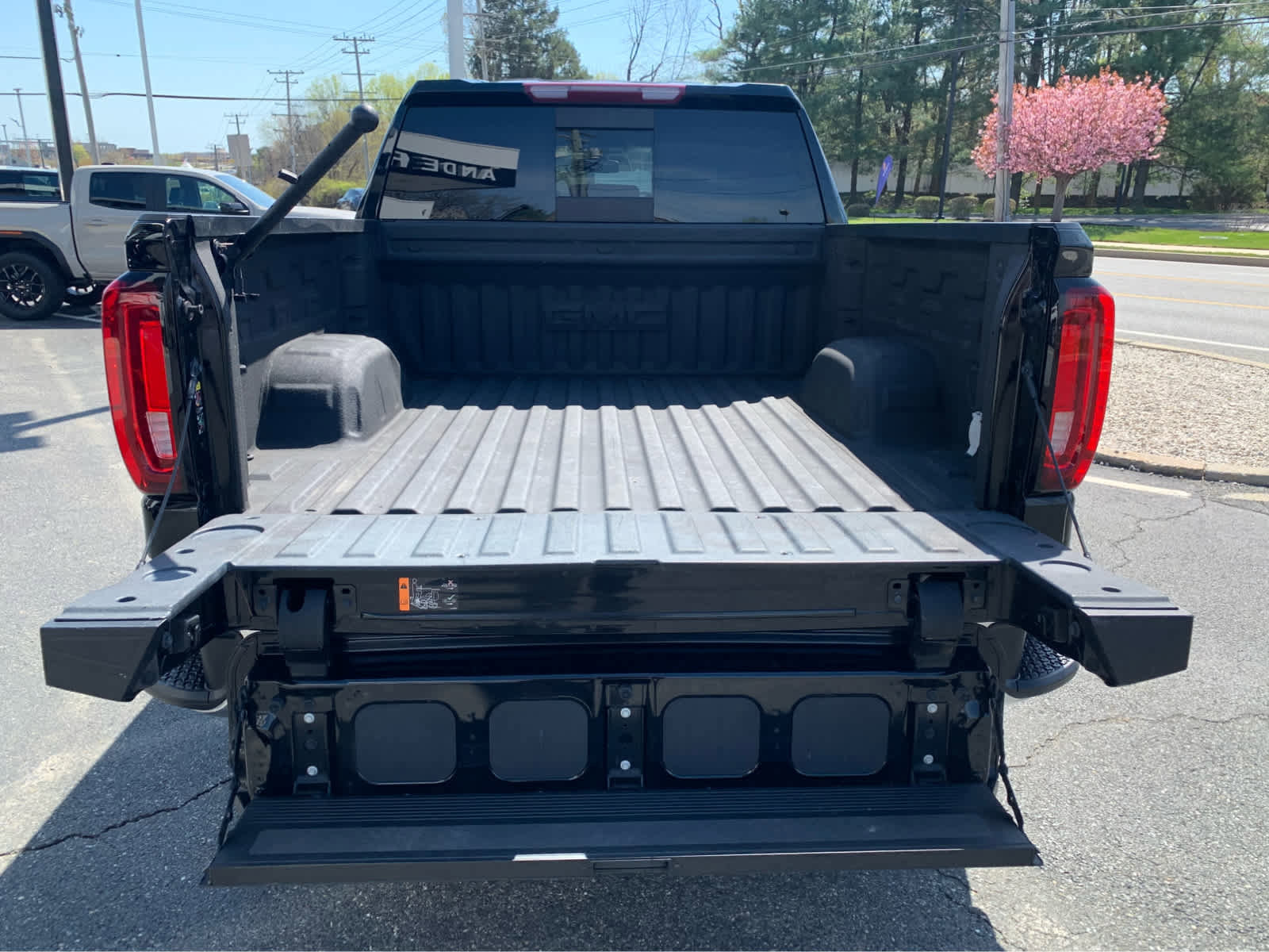 Used 2022 GMC Sierra 1500 SLT w/ SLT Premium Plus Package image 5