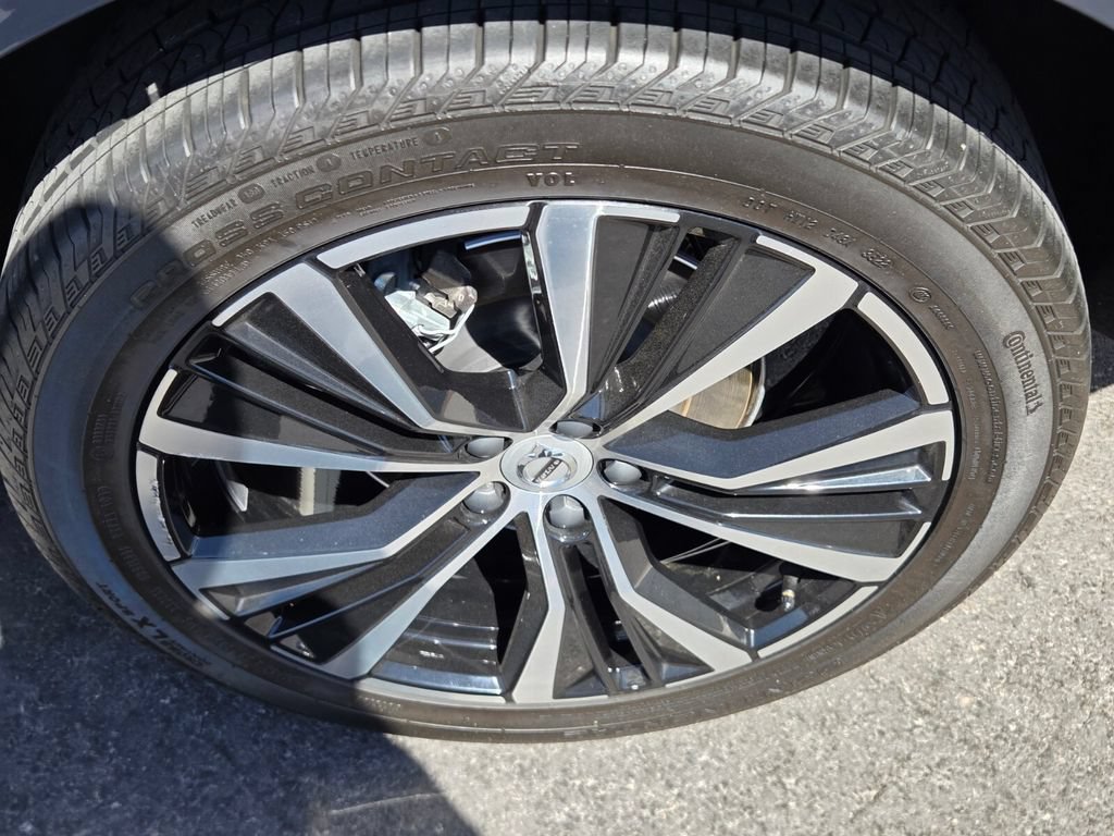 Used 2023 Volvo XC60 B5 Plus AWD/4WD image 5