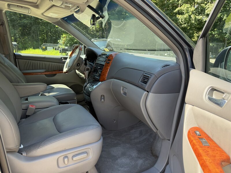 Used 2009 Toyota Sienna AWD image 22