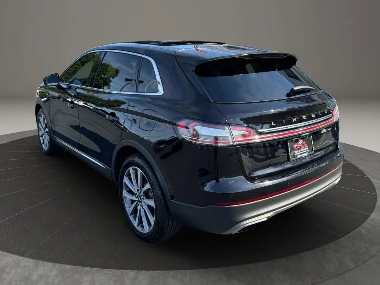Used 2019 Lincoln Nautilus Select image 9