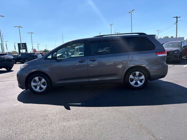 Used 2014 Toyota Sienna LE FWD image 18