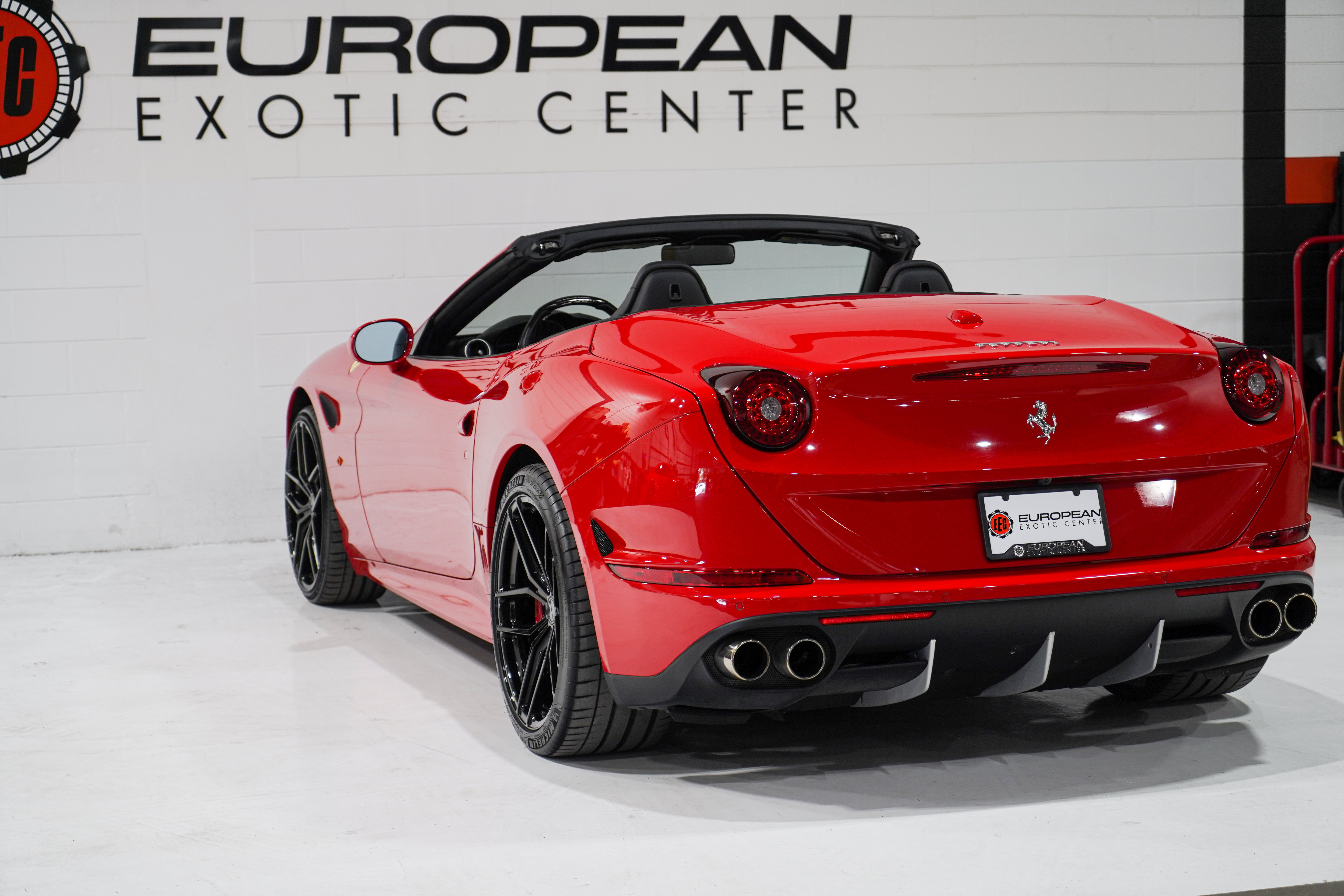 Used 2017 Ferrari California T RWD image 37
