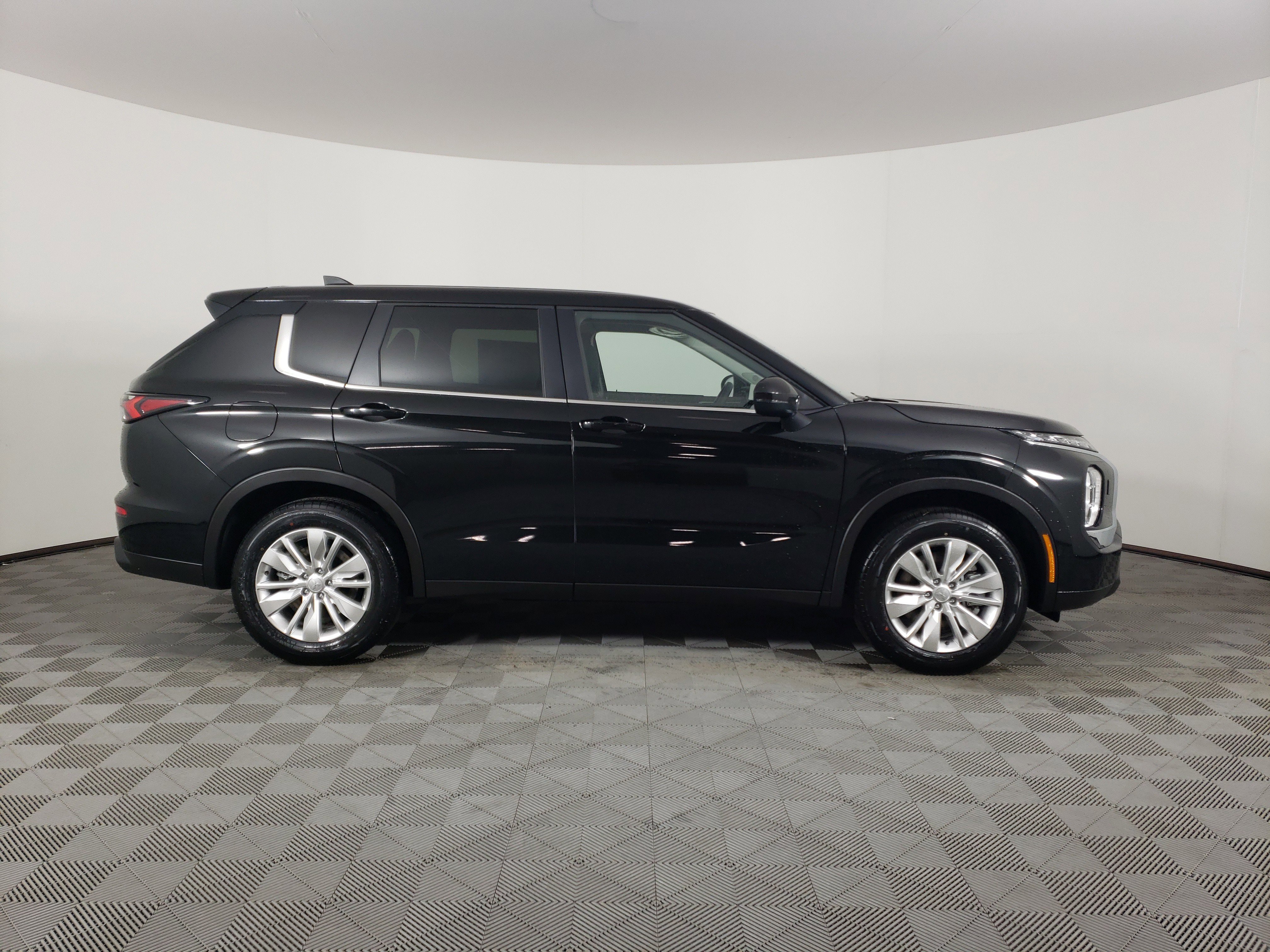 New 2026 Mitsubishi Outlander ES image 5