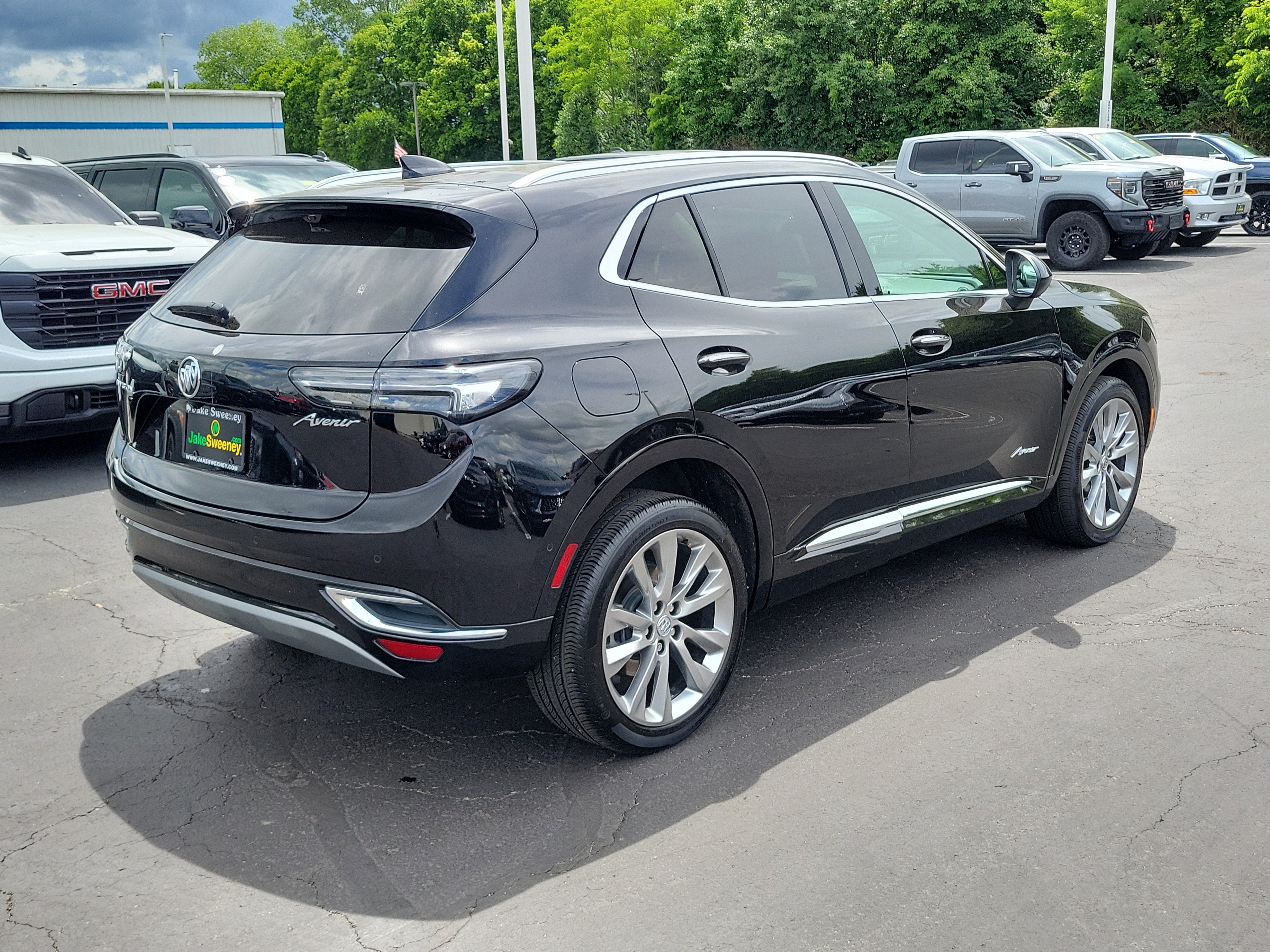 Used 2022 Buick Envision Avenir w/ Technology Package II FWD image 4
