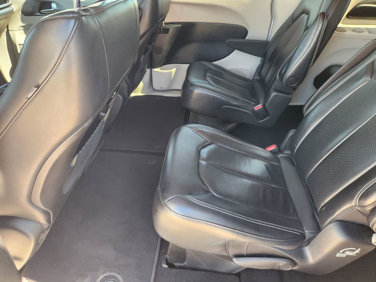 Used 2022 Chrysler Pacifica Touring-L image 29