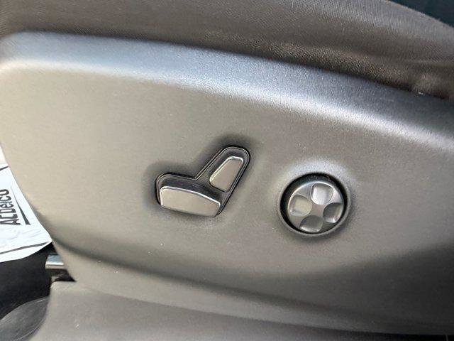Used 2023 Chrysler Voyager LX FWD image 16