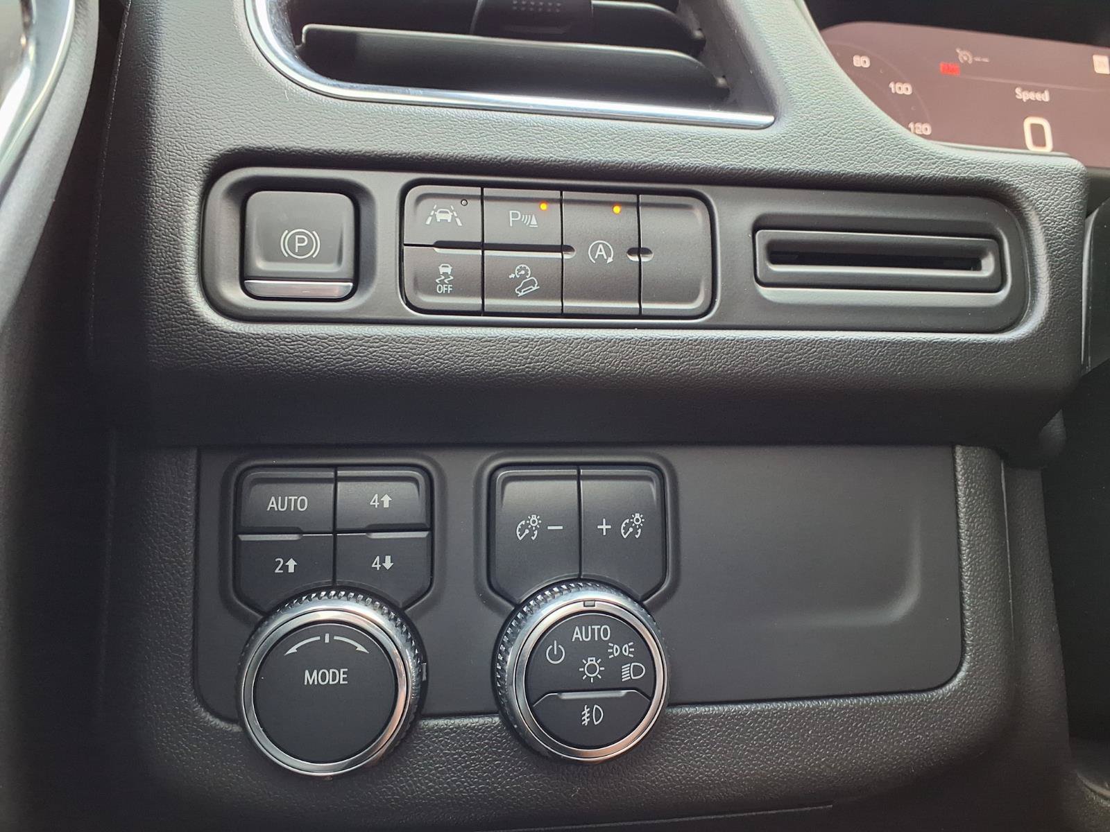 Used 2024 GMC Yukon XL AT4 AWD/4WD image 22