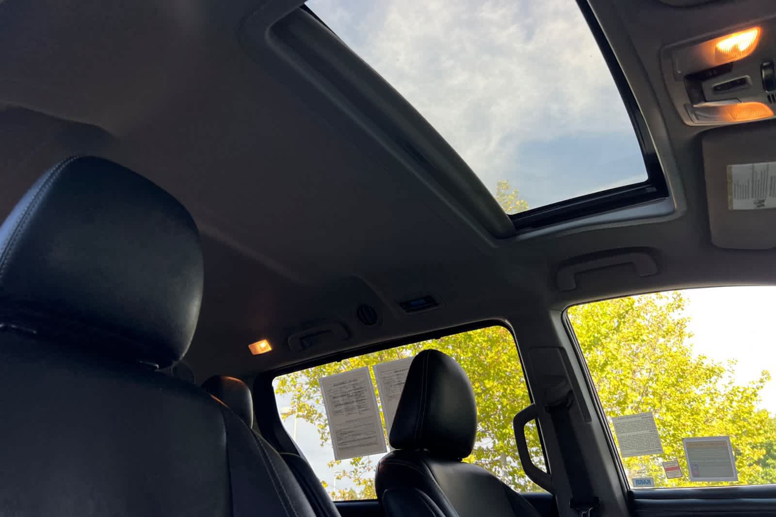 Used 2015 Toyota Sienna SE w/ SE Preferred Package FWD image 19