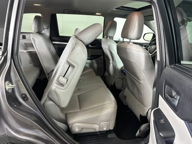 Used 2015 Toyota Highlander XLE image 27