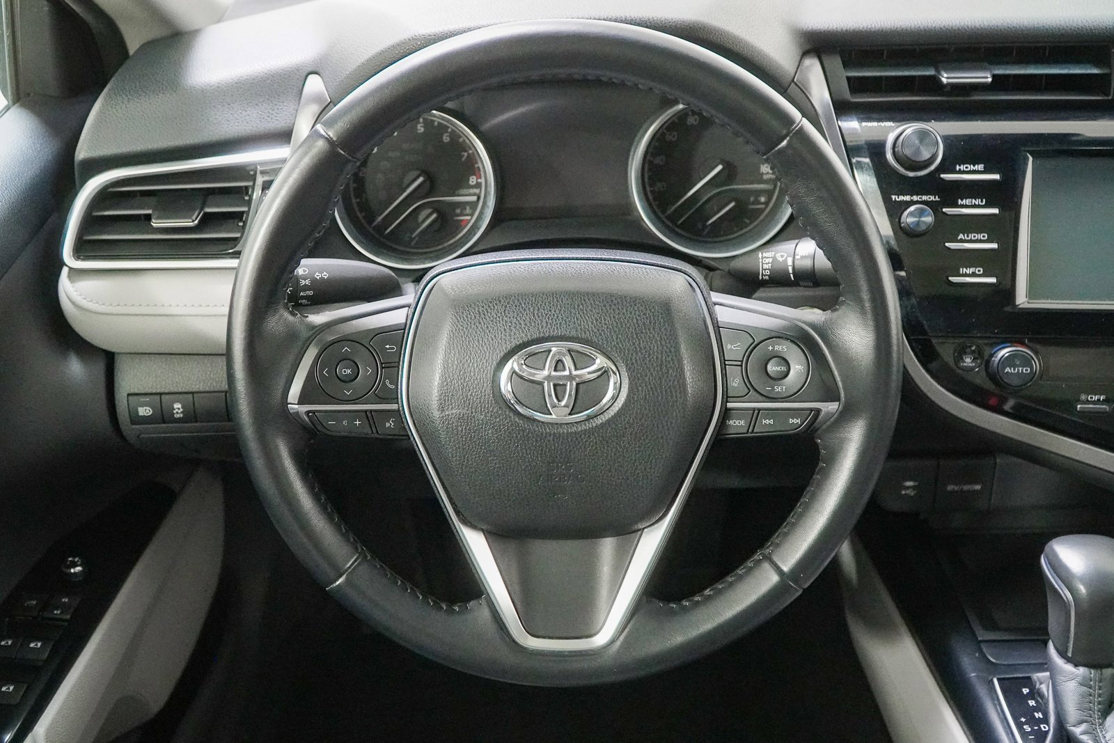 Used 2018 Toyota Camry XLE image 23