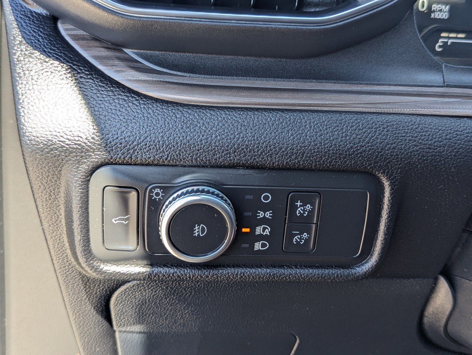 Used 2022 Ford Explorer Limited w/ Equipment Group 301A image 32