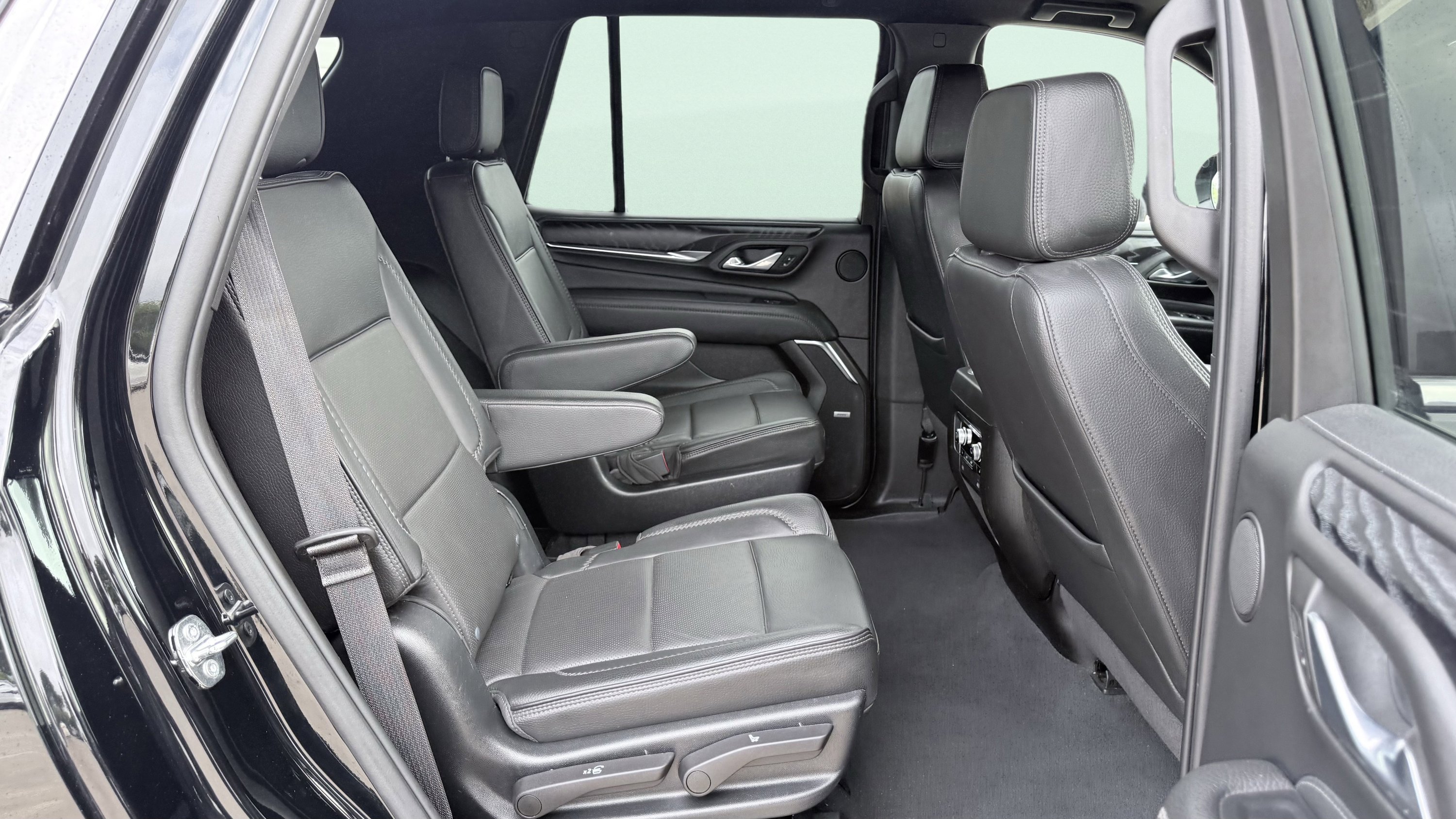 Used 2023 GMC Yukon Denali RWD image 35