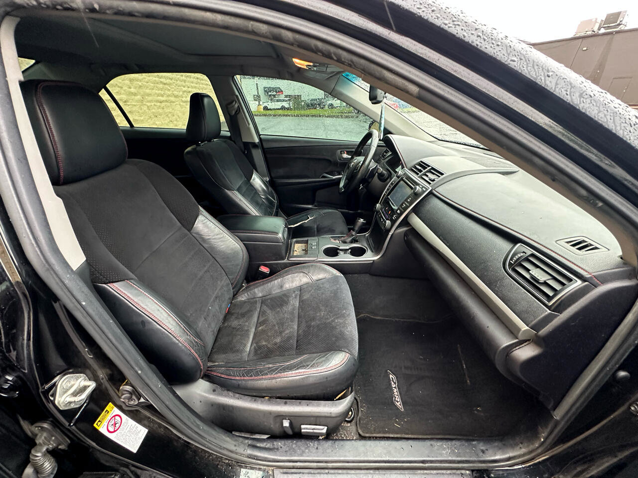 Used 2015 Toyota Camry SE image 11