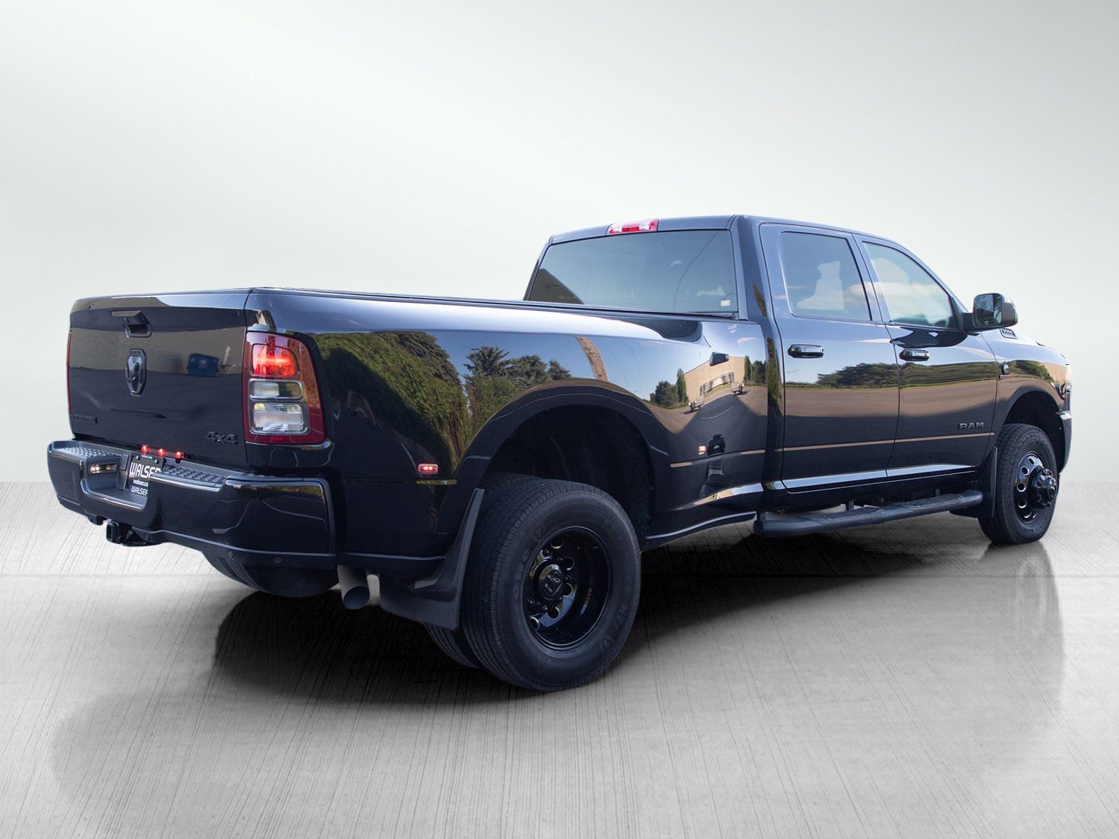Used 2022 RAM 3500 Big Horn w/ Night Edition AWD/4WD image 5