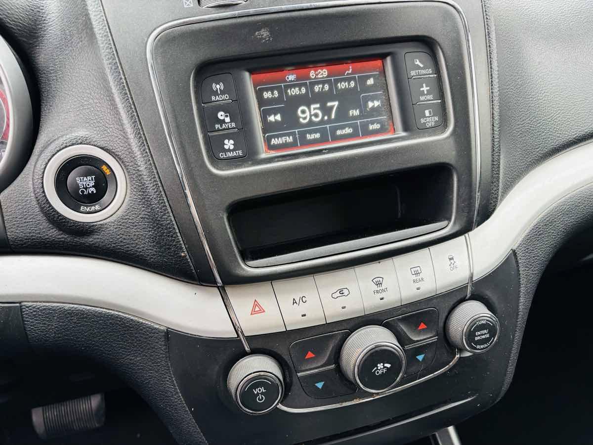 Used 2016 Dodge Journey SE w/ Flexible Seating Group FWD image 19