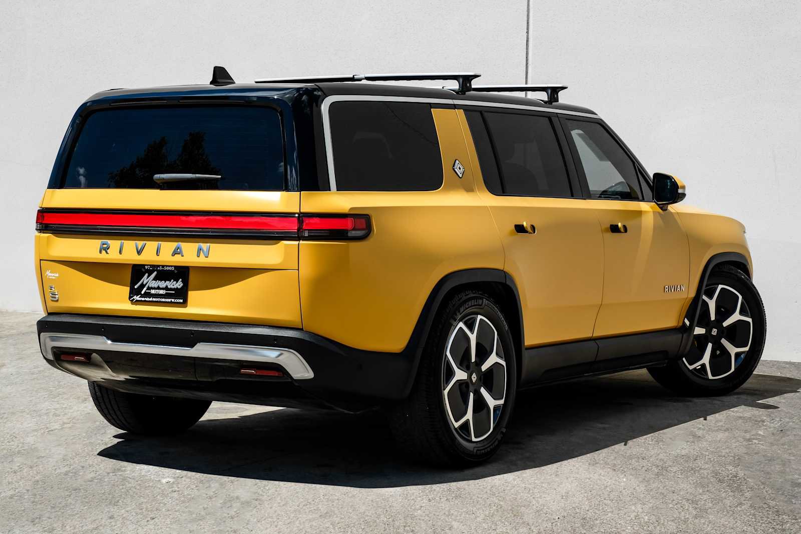 Used 2023 Rivian R1S Adventure image 6