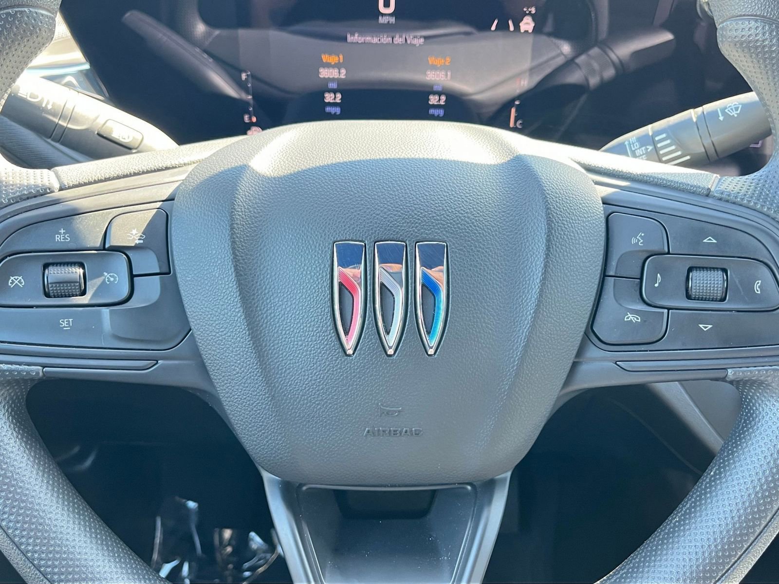 Used 2025 Buick Envista Preferred image 27