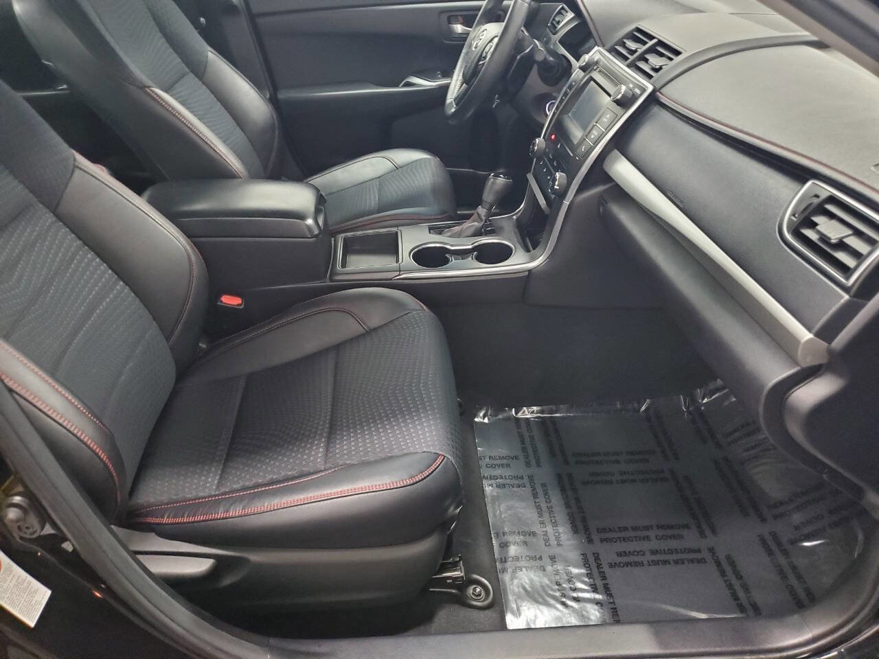 Used 2015 Toyota Camry SE FWD image 15