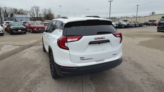 Used 2022 GMC Terrain SLE w/ Driver Convenience Package AWD/4WD image 10