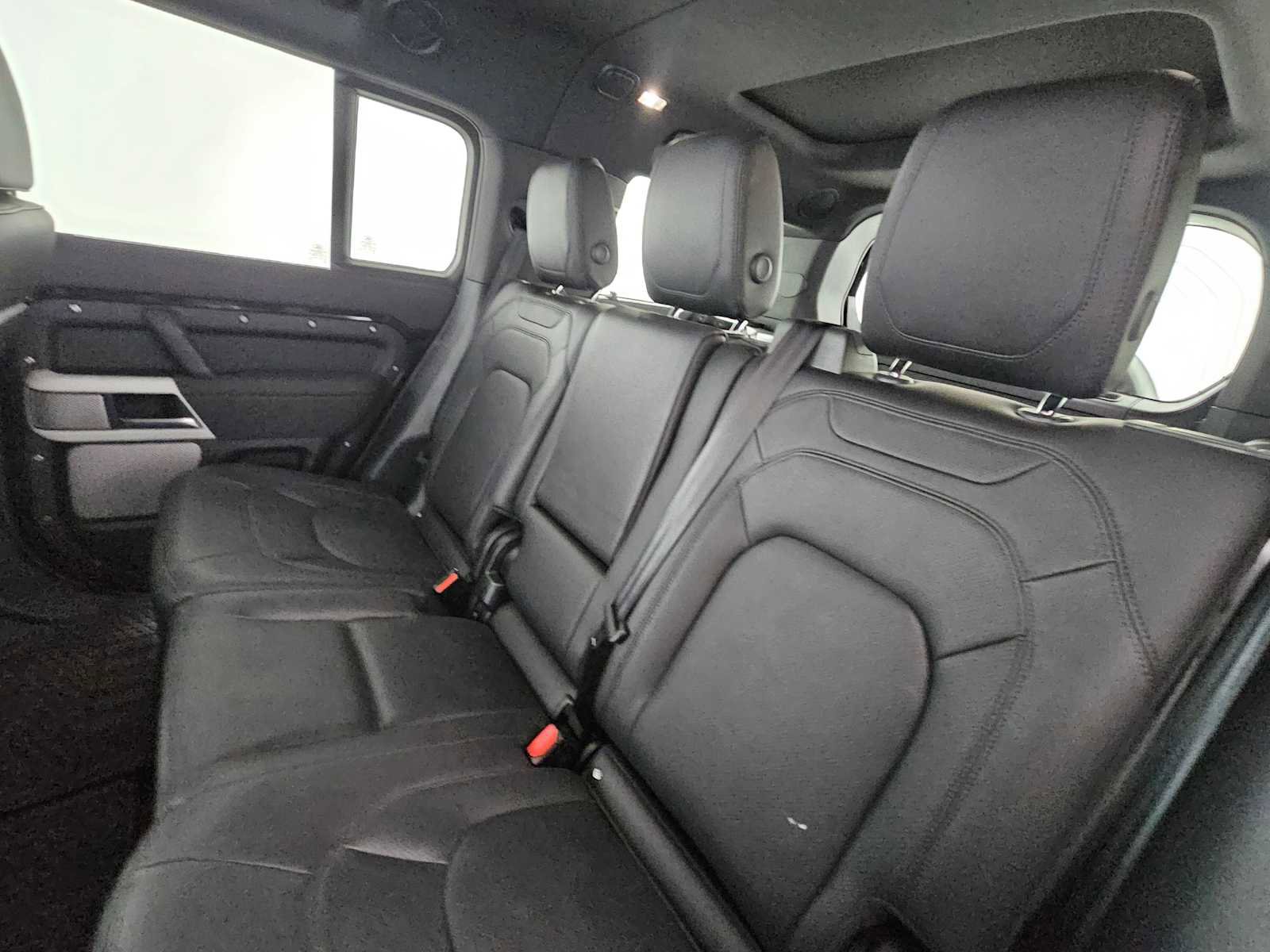 Used 2023 Land Rover Defender 130 SE image 17