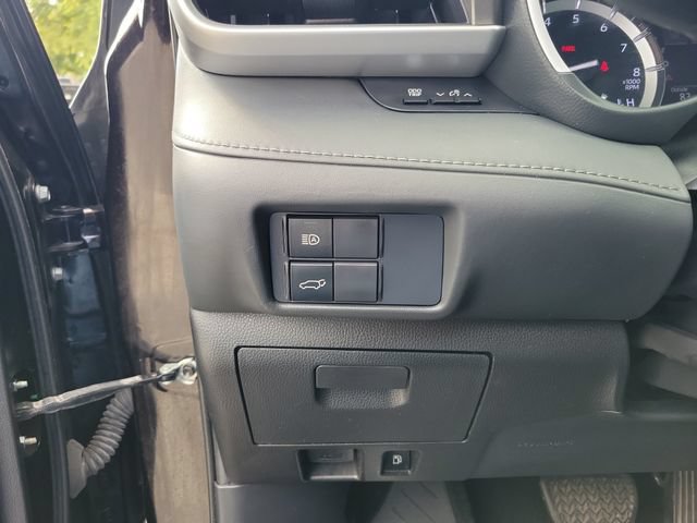 Used 2021 Toyota Highlander XLE FWD image 22