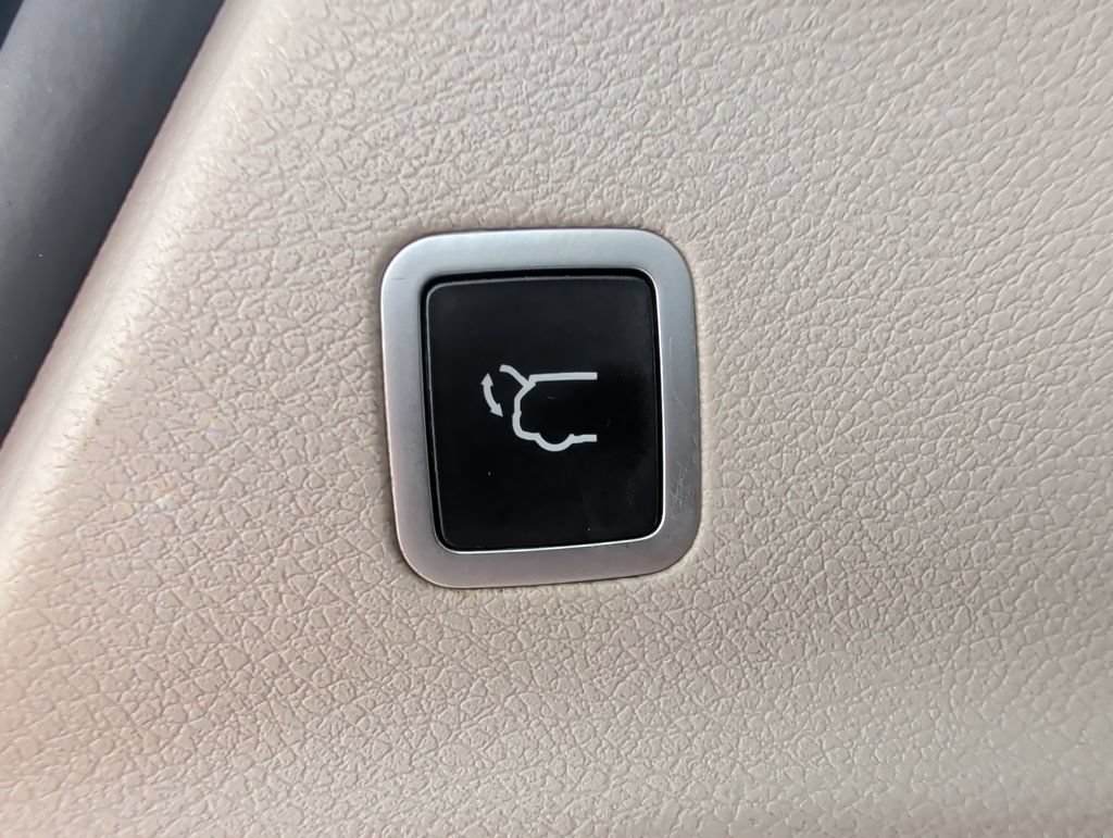 Used 2018 Chrysler Pacifica Limited FWD image 25