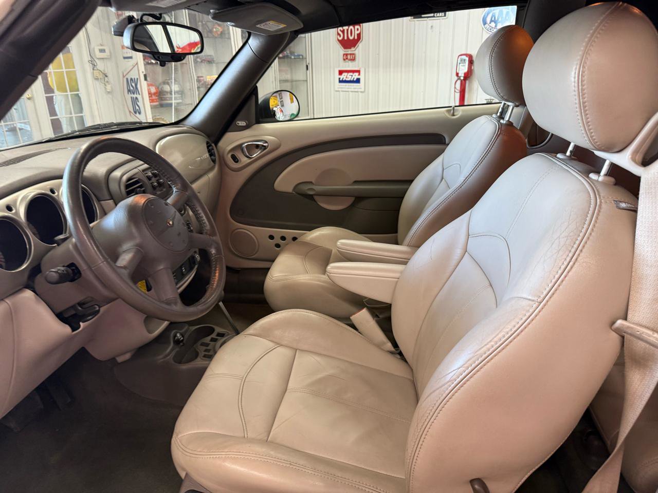 Used 2005 Chrysler PT Cruiser Touring FWD image 12