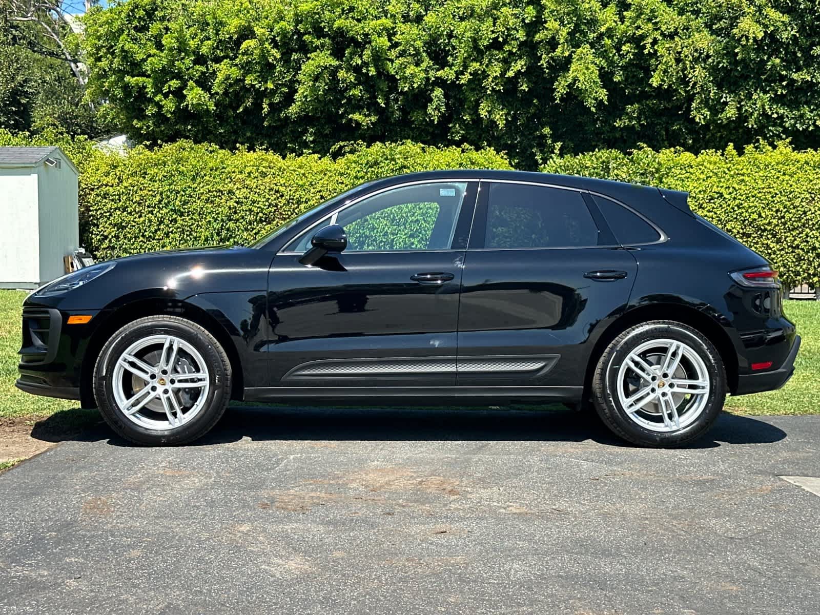 Used 2026 Porsche Macan AWD/4WD image 2