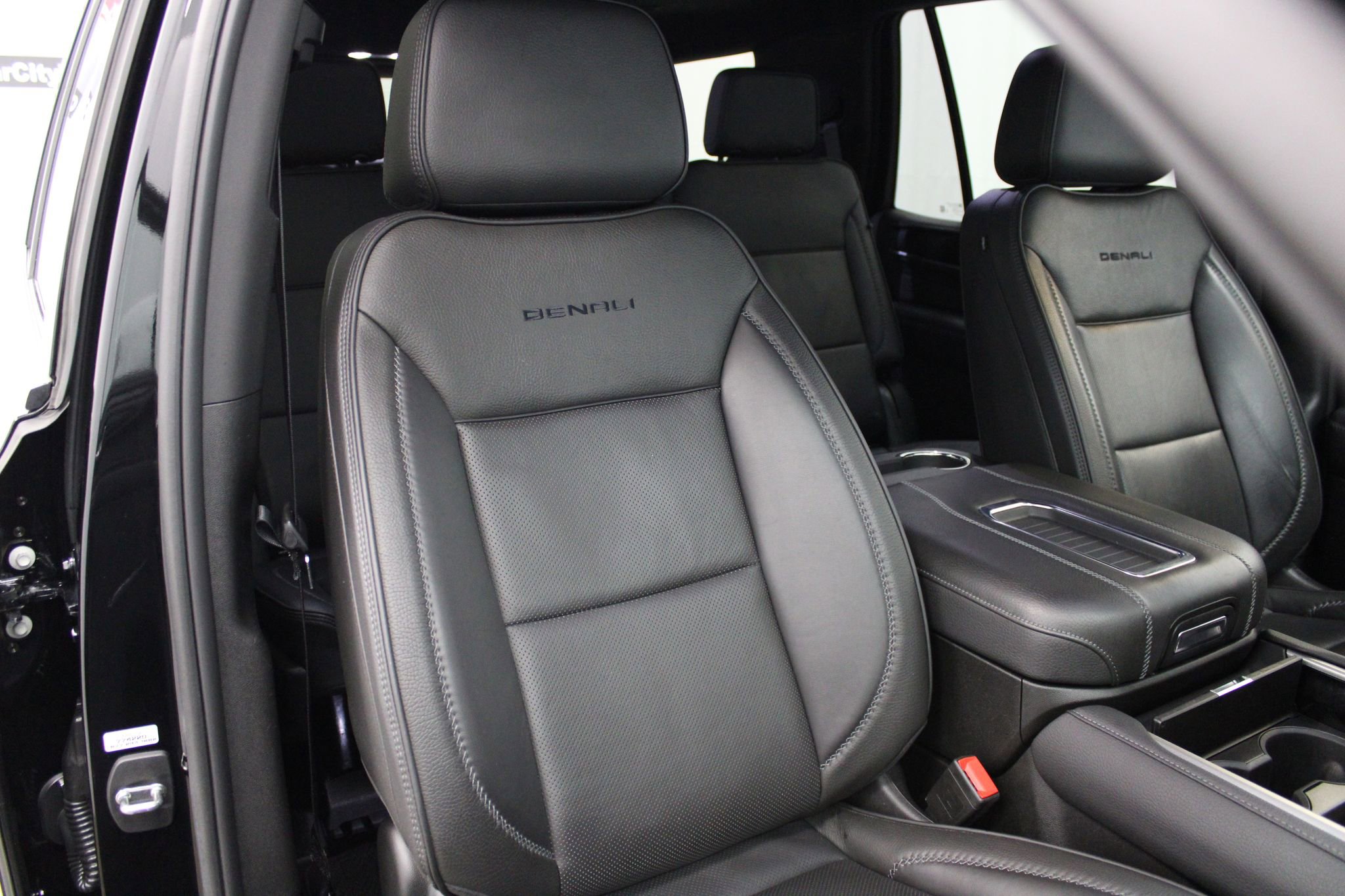 Used 2023 GMC Yukon Denali image 36