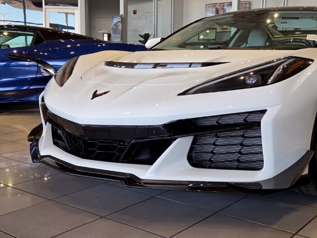 New 2027 Chevrolet Corvette ZR1 w/ ZR1 Carbon Fiber Aero Package RWD image 2