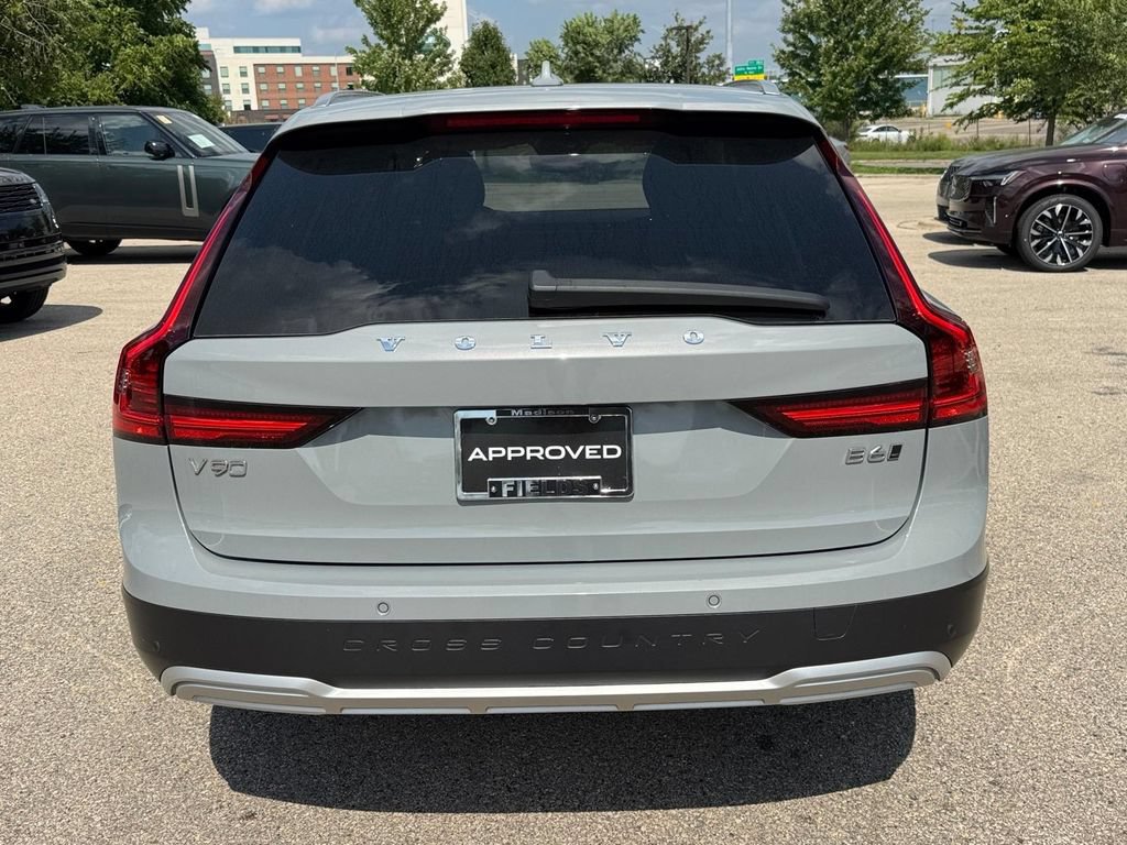Used 2025 Volvo V90 B6 Cross Country Ultra AWD/4WD image 3